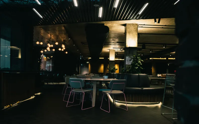 First Impressions, Final Authority: Why the Opening Moments of a Great Lounge Define the Entire Evening